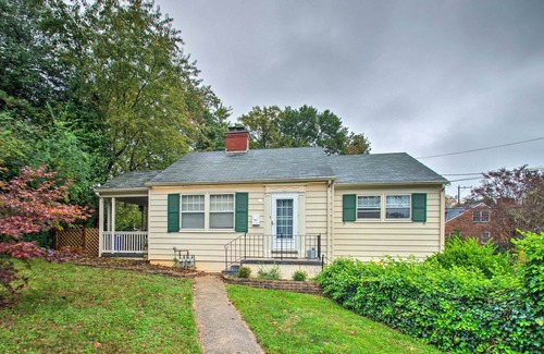 Barracks Rugby House | Cozy Charlottesville Home w/ Yard, Near Dtwn!