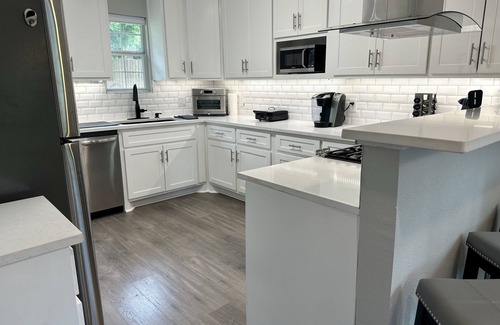Oak Cliff House | Cozy, charming house. Just South of Bishop Arts and Winnetka Heights.