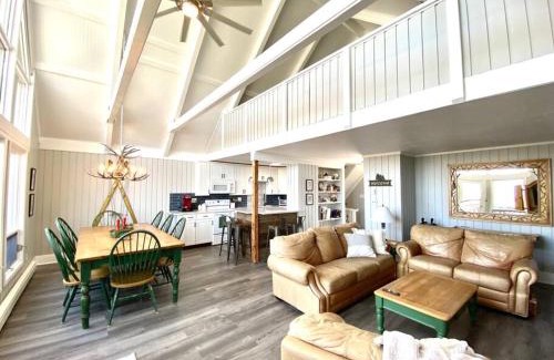 Beech Mountain Ski Chalet | Cozy Charming Ski Chalet Sleeps 11