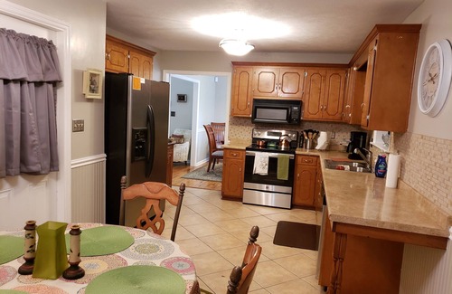 Aiken House | Cozy Cheerful vacation Home with pool & Recreation
