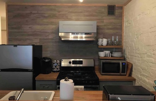 Center City Apartment | Cozy chic 1 bedroom apartment!