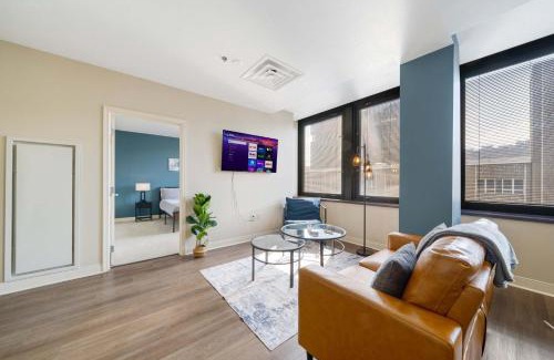 Downtown Pittsburgh Apartment | Cozy Chic DOWNTOWN PITTSBURGH 7TH FLOOR VIEWS FAST WIFI 24-7 Gym Lounge Roku