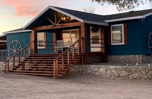 La Union House | Cozy-Chic Farm House at Los Alio Farm, NM and TX