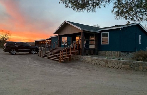 La Union House | Cozy-Chic Farm House at Los Alio Farm, NM and TX