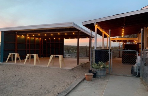 La Union House | Cozy-Chic Farm House at Los Alio Farm, NM and TX