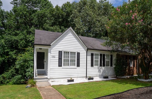 Town Center House | Cozy chic hideaway 4 bedroom