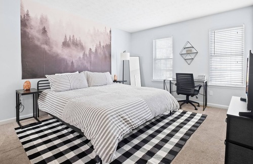 Town Center House | Cozy chic hideaway 4 bedroom