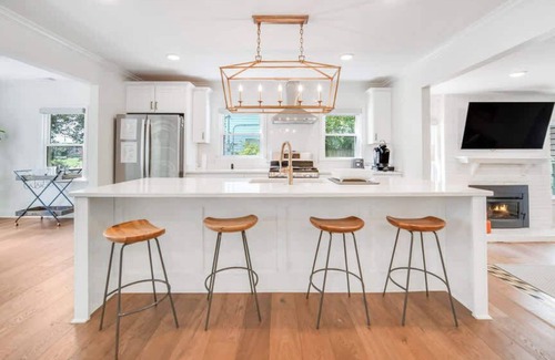 Rockcreek Lexington Road House | Cozy & Chic Home w Backyard | St. Matthews Retreat