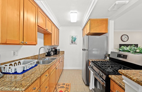 Alhambra Condo | Cozy City Center 2BR Apartment Near Los Angeles