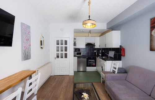 Tollcross Apartment | Cozy City Centre 2 Bedroom Apt by the Meadows! 6