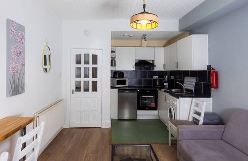 Tollcross Apartment | Cozy City Centre 2 Bedroom Apt by the Meadows! 6