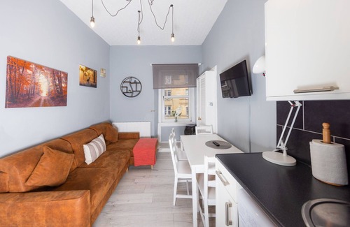 West End Apartment | Cozy City Centre 2 Bedroom Apt by the Meadows! 9