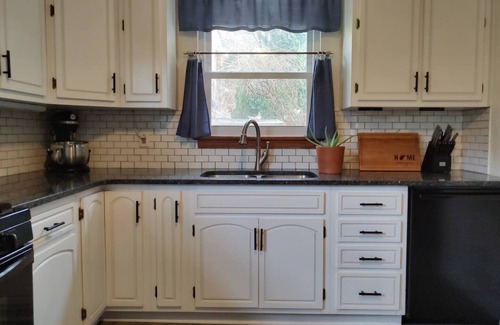 Morgantown House | Cozy classic home near WVU & Downtown, Free coffee