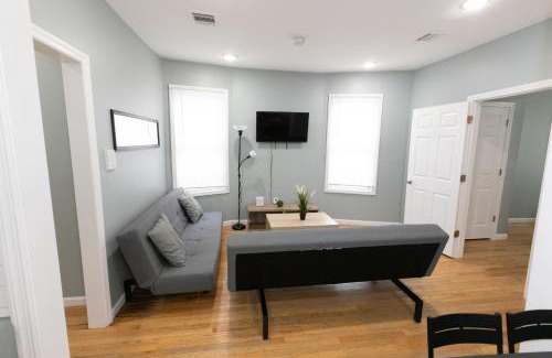Greenville Apartment | Cozy & Classy 3-Bed to mins NYC