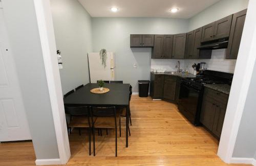 Greenville Apartment | Cozy & Classy 3-Bed to mins NYC
