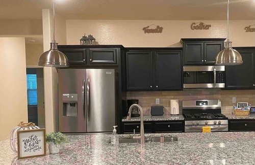 Raisin House | Cozy Clean 3 Bedroom 2 Bath Home