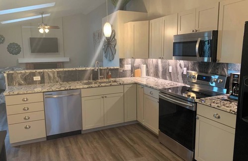 Ralston Valley House | Cozy, Clean & Fully Remodeled – Long Stay Friendly!