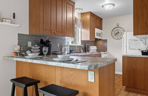 De Pere House | Cozy, clean home near major Green Bay hotspots