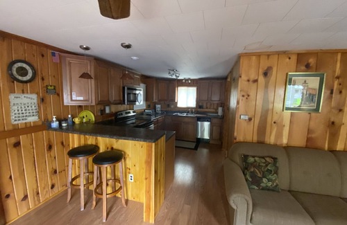 Higgins Lake Cottage | Cozy Clean Quaint Quiet Base Camp Cottage