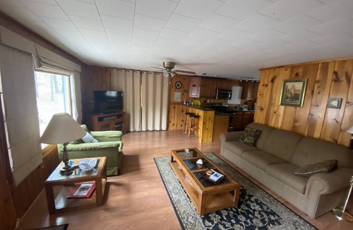 Higgins Lake Cottage | Cozy Clean Quaint Quiet Base Camp Cottage