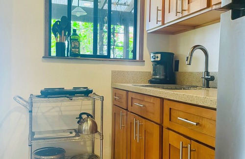 Kailua-Kona Apartment | Cozy Cloud Forest Ohana