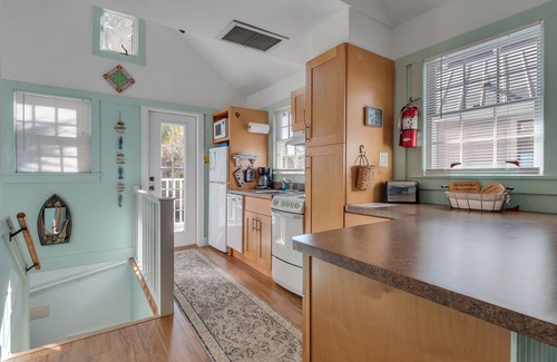 Steinhatchee Cottage | Cozy Clove Cottage in the Steinhatchee Landing Resort