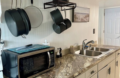 Coos Bay House | COZY COASTAL 2 bedroom house with bay view in Coos Bay OR with AC, WiFi, & more.
