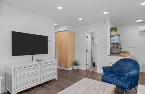 Emerald Isle Apartment | Cozy Coastal Condo — Steps from the Beach, Newly Renovated & Perfectly Charming!
