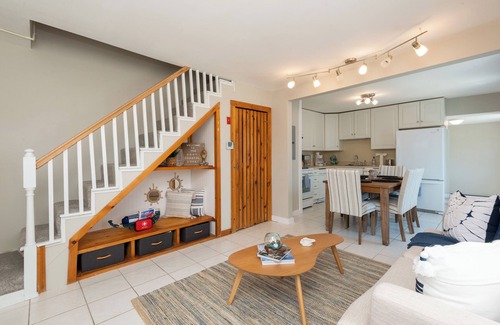 Salisbury Beach Apartment | Cozy Coastal Cove. 2-bedroom apartment with WiFi, AC in peaceful Salisbury