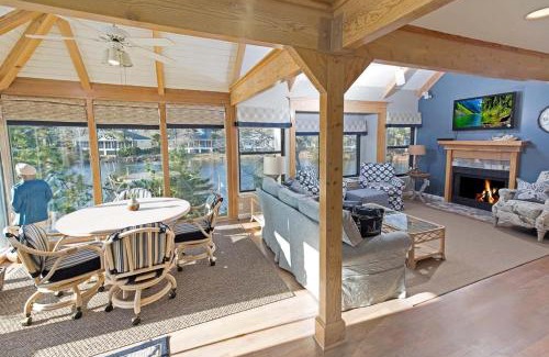 Litchfield by the Sea House | Cozy Coastal Escape 3BR 3BA Lakefront Tranquility