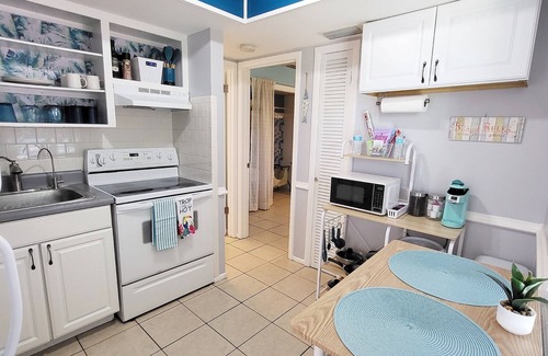 Siesta Key Village Apartment | Cozy Coastal Getaway - 2 min Walk to Beach & Village, Shops & Restaurants