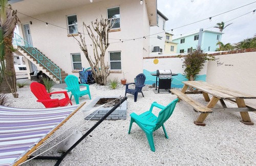 Siesta Key Village Apartment | Cozy Coastal Getaway - 2 min Walk to Beach & Village, Shops & Restaurants