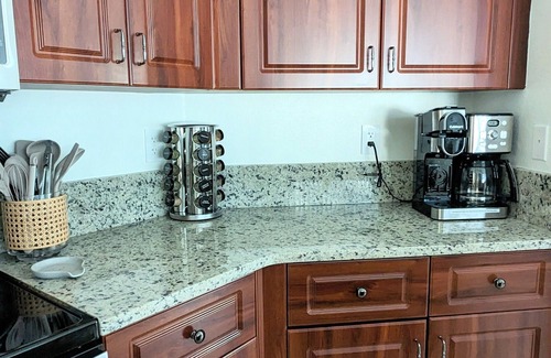 North Port House | Cozy Coastal Home w/Fenced Yard - Close Drive to Beach and Warm Mineral Springs