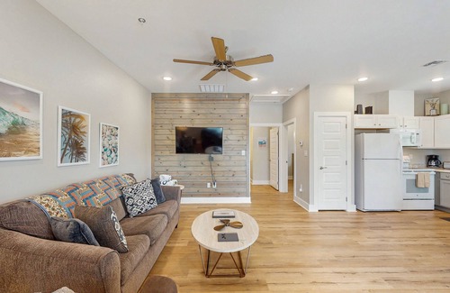 Fulton House | Cozy coastal home with shared pool, stocked fishing pond - patio & BBQ