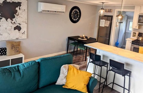 Milwaukee House | Cozy, Colorful 2 Bedroom Bungalow