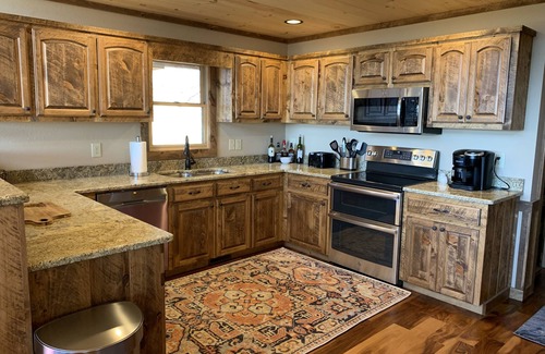 Morganton Cabin | Cozy Comfort meets Luxury Amenities in Mountain-View Retreat w 3 brms & 3 frplcs
