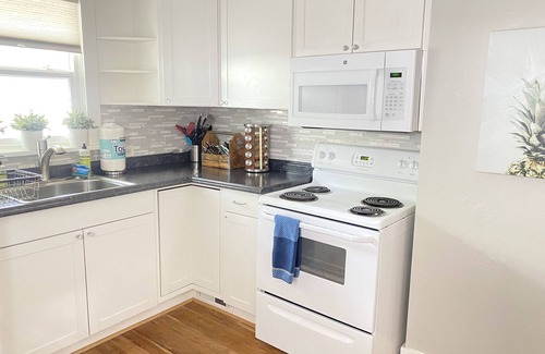 Coeur d'Alene House | Cozy Comfort Nestled In Sanders Beach.Steps To Beach, Tubbs Hill, Downtown