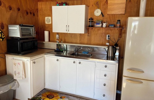 Whakatane Apartment | Cozy & comfortable, dog friendly cottage and close to CBD