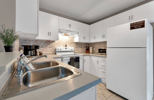 Burlington Apartment | Cozy & Comfortable, Downtown, Parking | TJS2