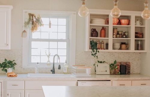 Utica House | Cozy & Comfy White Home