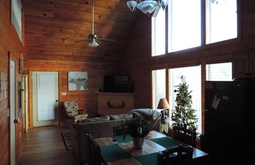 Gatlinburg Cabin | Cozy & Comfy with all the Views