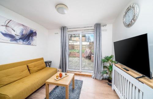 Wood Green Apartment | Cozy & comfy Woodgreen Station Apartment 2BR 2mins to Metro 20mins to Central London