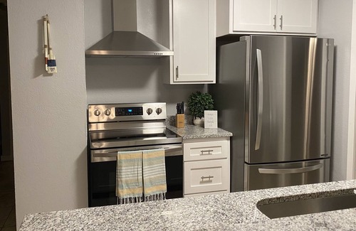 Bay Area House | Cozy Conch Cottage Pet Friendly New amenities Massagechair Home Away from Home