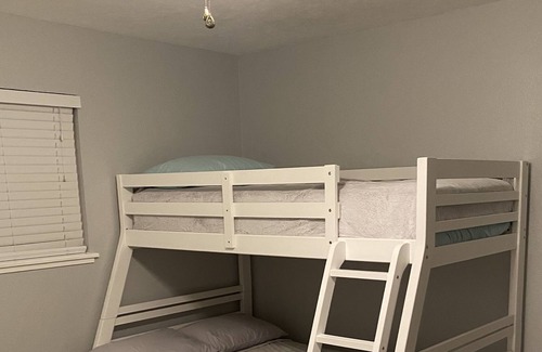 Bay Area House | Cozy Conch Cottage Pet Friendly New amenities Massagechair Home Away from Home