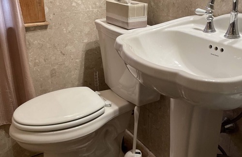University Circle Condo | Cozy Condo - 5 min drive to Cleveland Clinic, UH, CWRU