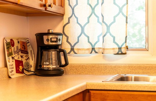 Lake Geneva Condo | Cozy Condo at Interlaken! Stay & Play on Lake Como