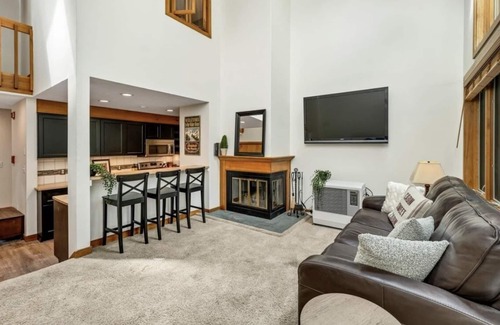 Gilford Condo | Cozy Condo at Lake Winnipesaukee- Available all seasons!