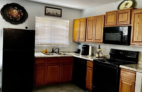 Paradise Apartment | Cozy Condo by UNLV.