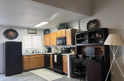 Paradise Apartment | Cozy Condo by UNLV.