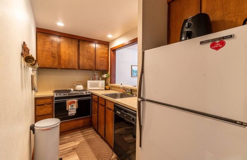 Glacier Condo | Cozy Condo in the Mountains-POOL/HOT TUB/SAUNA